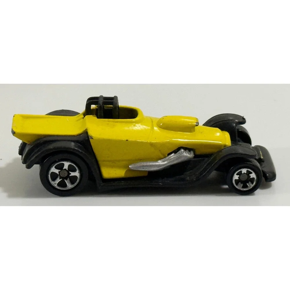 Hot‎ Wheels Modified Racer Toy Car 1/64 Yellow Black 2002 Mattel Vintage Style